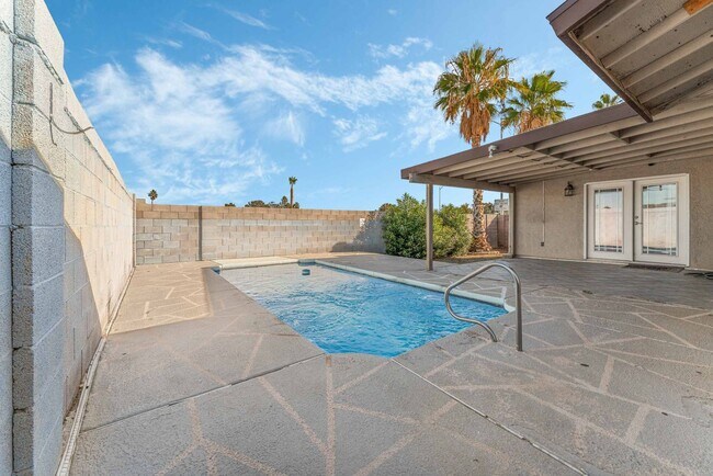 Building Photo - Welcome to your future home in the heart of Las Vegas!