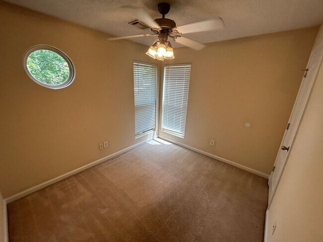 Building Photo - PRE-LEASING FOR AUGUST 2025! 1/2 OFF SECUR...
