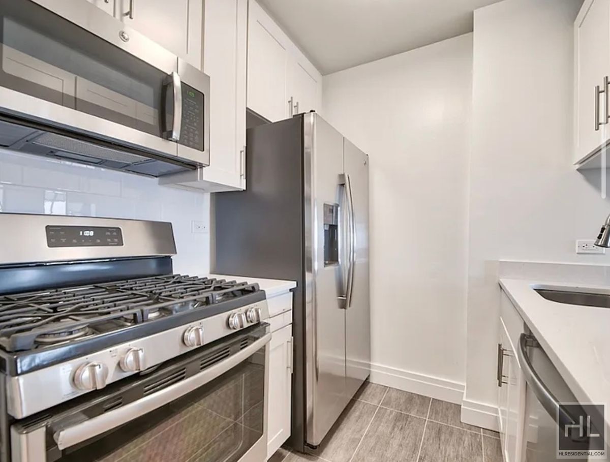 Building Photo - E 81st St