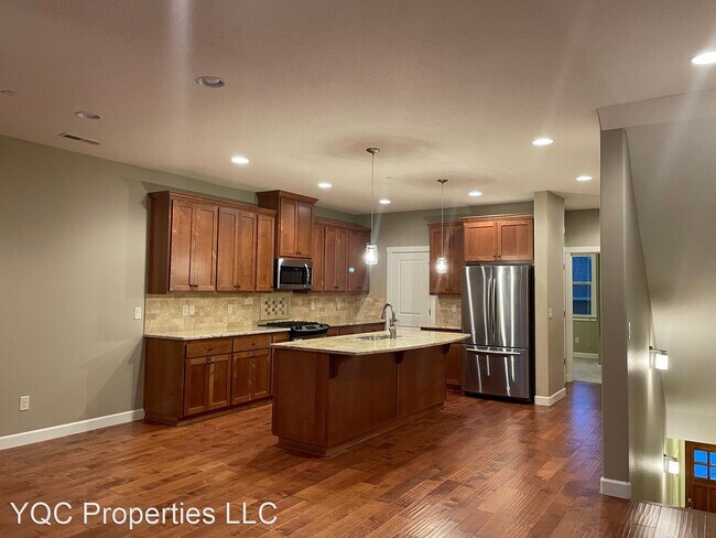 Building Photo - 4 br, 3 bath House - 4221 NW Sage Loop