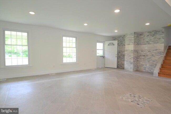 Building Photo - 1436 E Lamplighter Ln