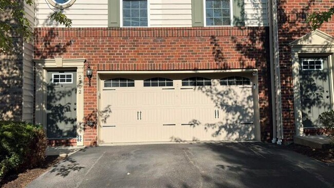 Building Photo - 2302 Pointe View Dr