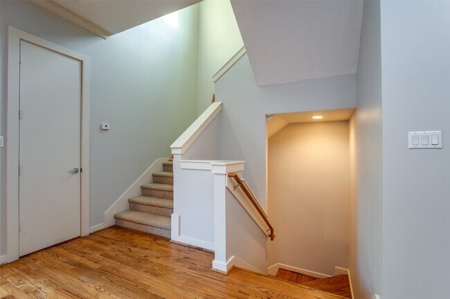 Building Photo - 4430 Center St