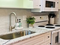 Building Photo - 326 Greendale Pl