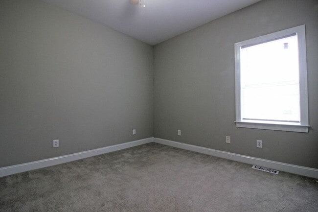 Building Photo - Lane Tree