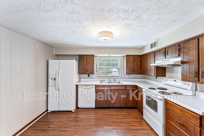 Building Photo - 8738 Gleason Dr