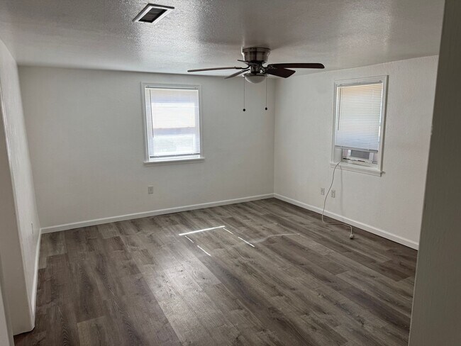 Building Photo - Beautifully Remodeled 2 Bedroom in Downtown Broken Arrow