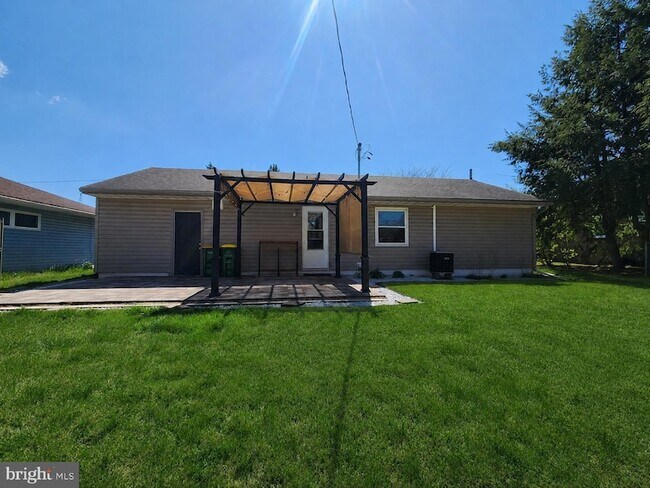 Building Photo - 739 Stouffer Ave