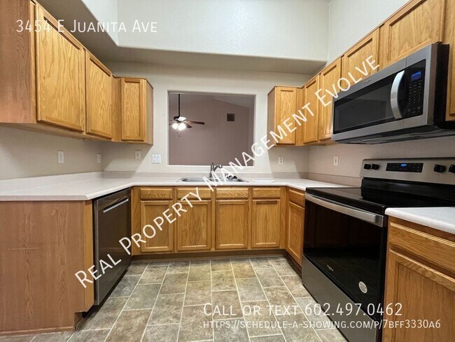 Building Photo - Lovely Gilbert Home!