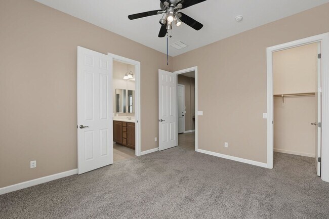 Building Photo - Welcome to this inviting Phoenix Rental - Available!