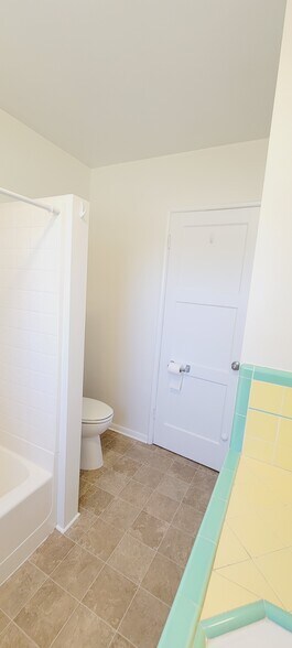 Building Photo - 16911 Glenetta Way