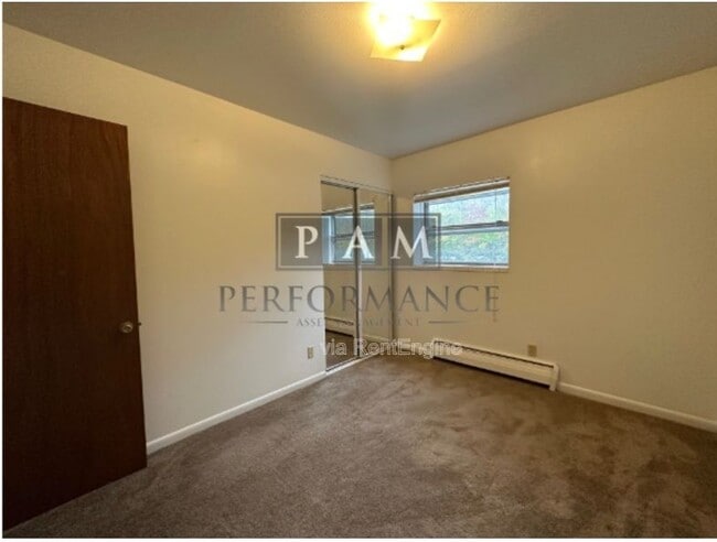 Building Photo - 2859 S 6th St