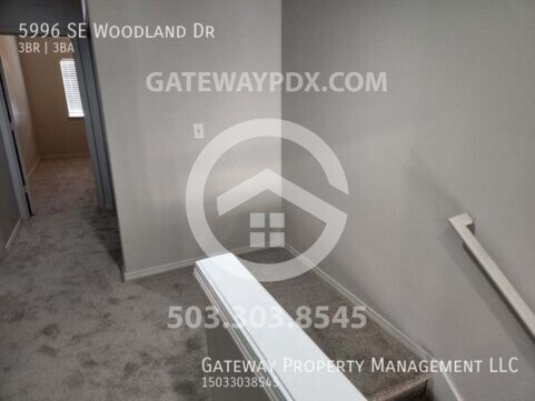 Building Photo - 5996 SE Woodland Dr