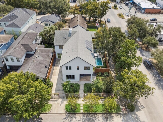 Primary Photo - 1136 Woodland St