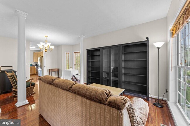 Building Photo - 10 Everglades Ln