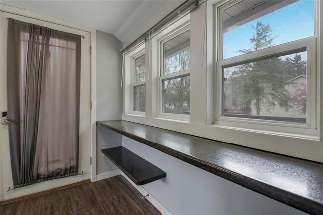 Building Photo - 3 Bedroom Single Home on the North Side of...