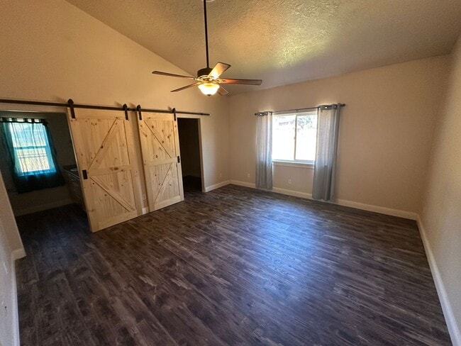 Building Photo - 34659 Castle Dr