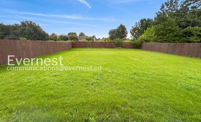 Building Photo - 4-Bed/2.5-Bath/Pet Friendly/Available Now!