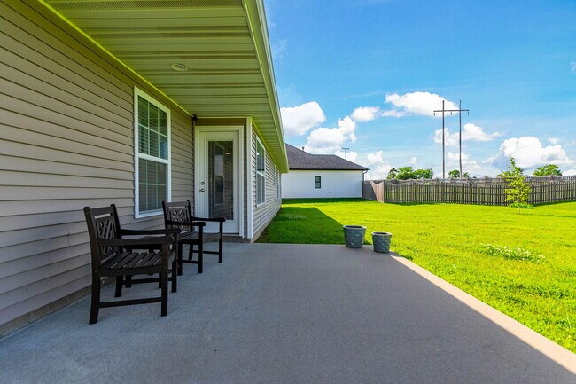 Building Photo - 3805 Flatwater Dr