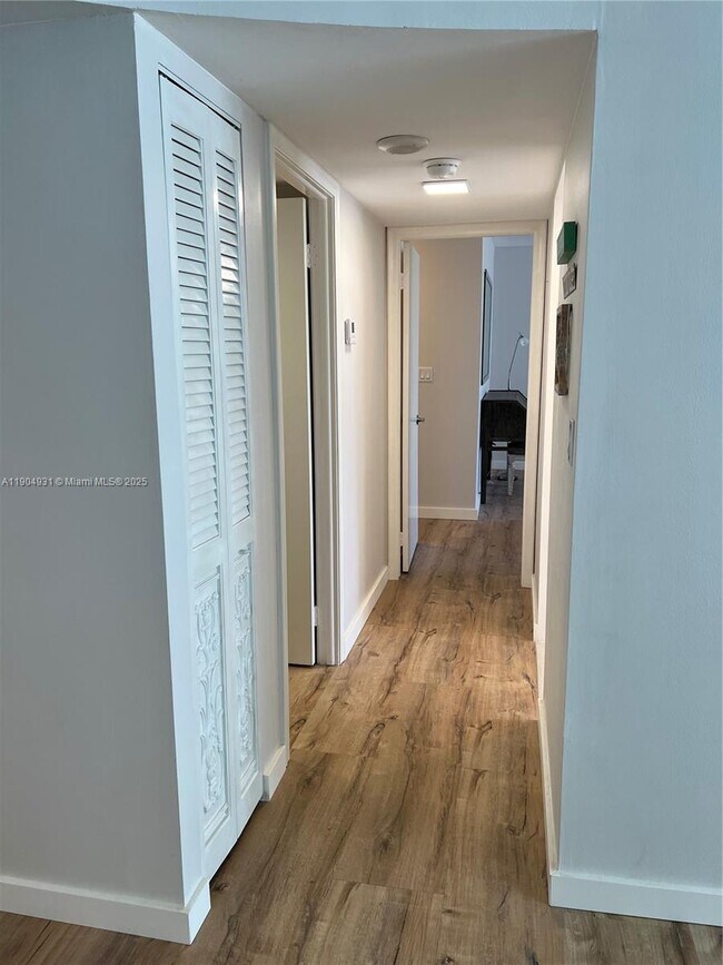 Building Photo - 2751 S Ocean Dr