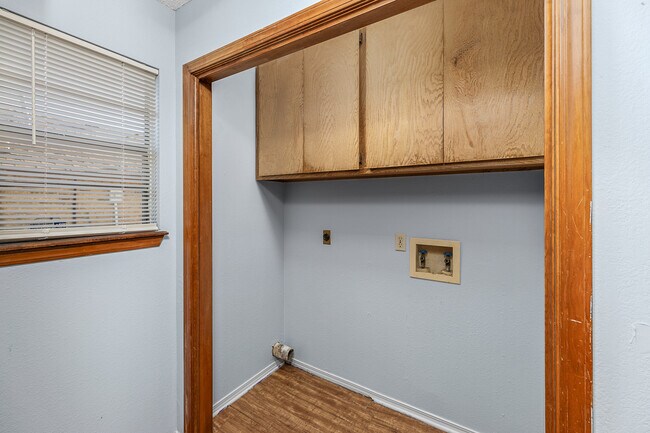 Building Photo - 746 SW 43rd St