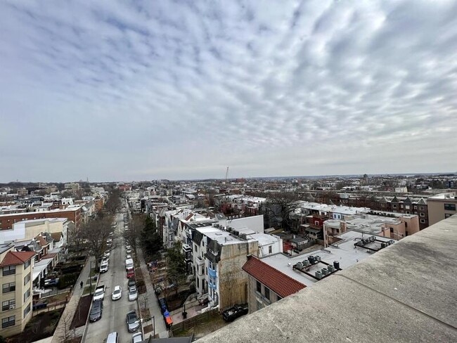 Building Photo - 1390 Kenyon St NW