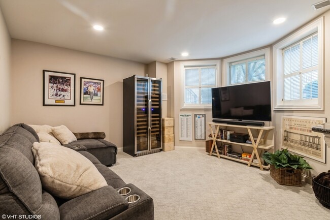 Building Photo - 2016 Valor Ct