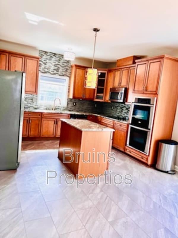 Building Photo - 2324 Alderbrook Dr