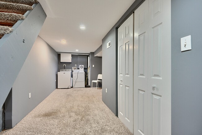 Building Photo - 411 S Madeira St