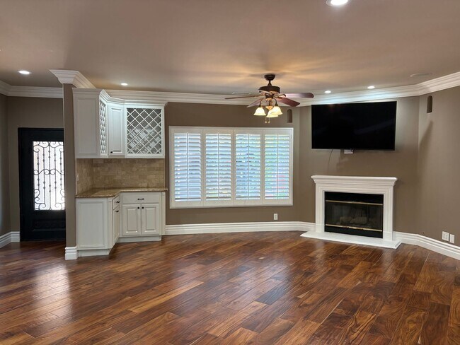 Building Photo - Spectacular-Remodeled 4-Bedroom Home with Pool, Spa, + 600 sqft Bonus Space in lovely Sylmar neig...