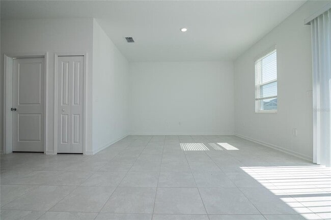 Building Photo - 2642 Runners Cir