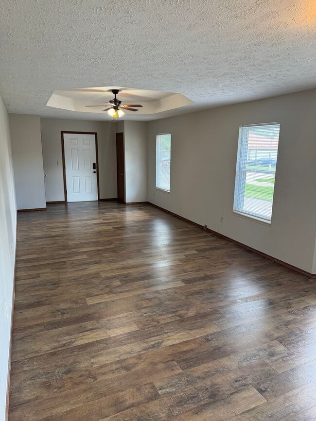 Building Photo - Charming 2 Bedroom Duplex!