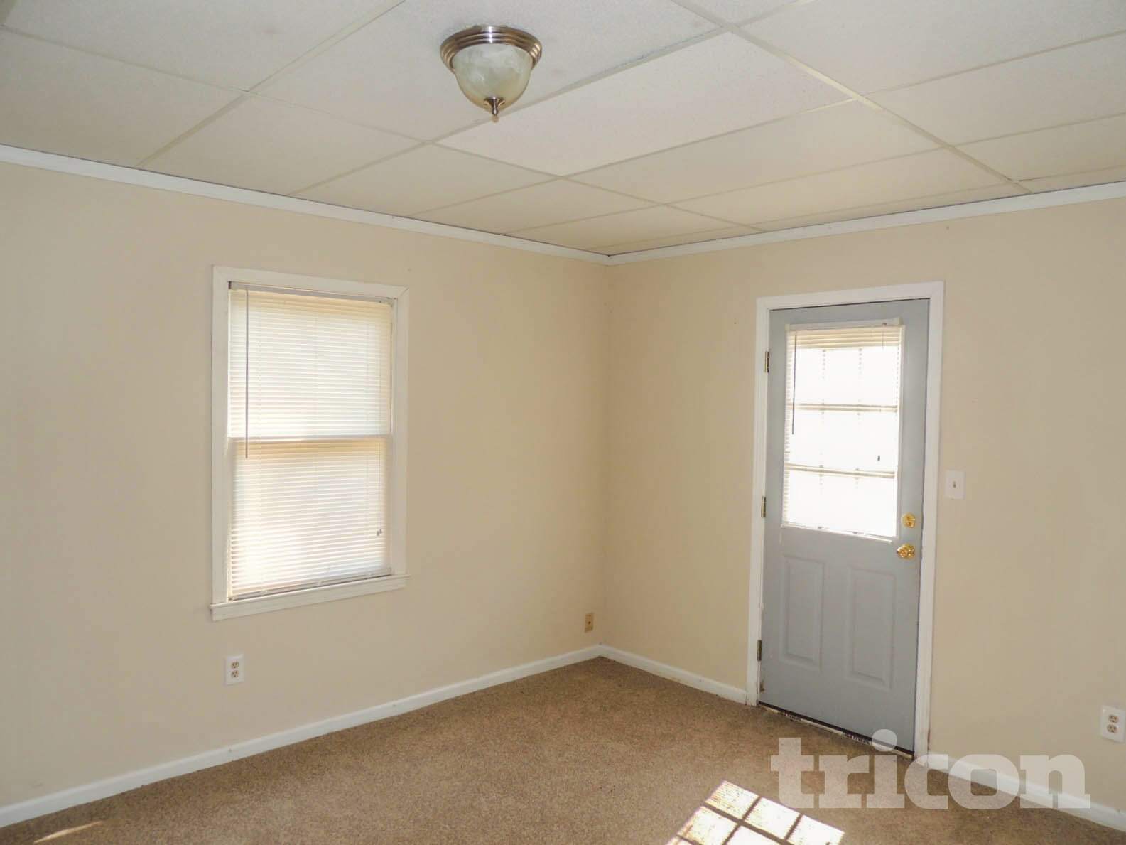 Building Photo - 1102 Plantation Dr SE