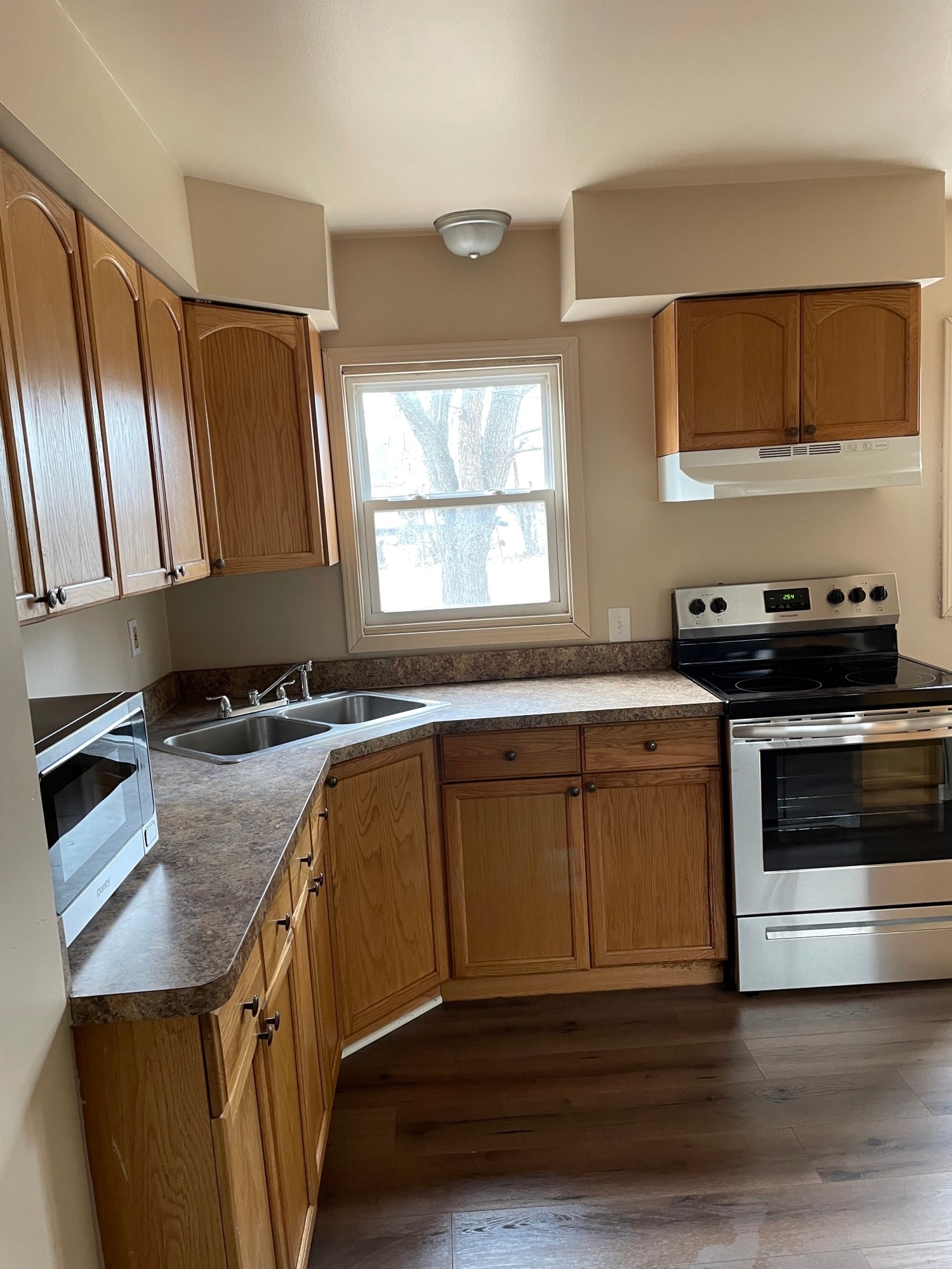 Building Photo - 318 Russell St