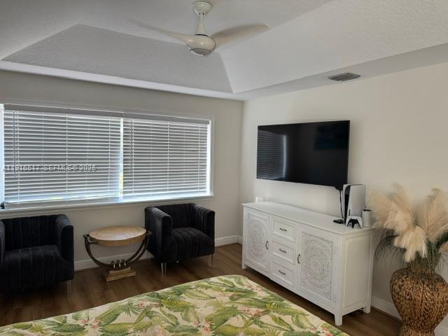 Building Photo - 352 King Fisher Dr