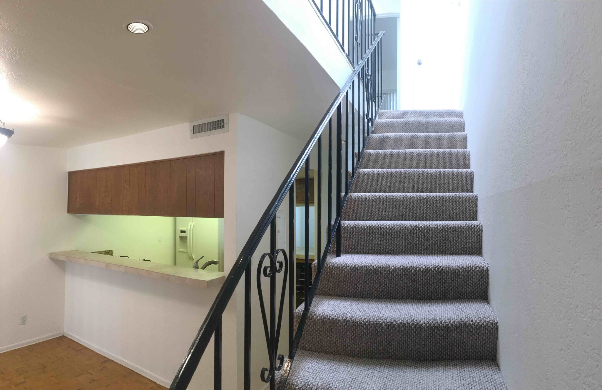 Stairwell/Skylight/Linen Closet - 3033 Hollycrest Dr