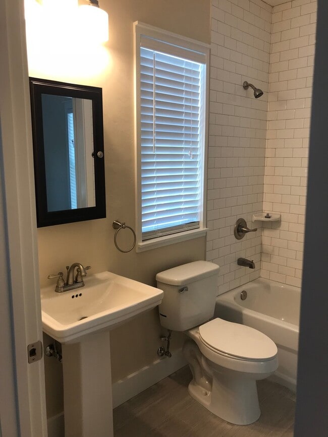 Building Photo - Newly Constructed Luxury 4 Bed / 4 Bath Bungalow Cottage with Extra Room and Bathroom