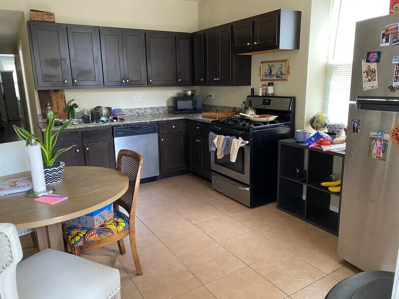 Building Photo - 1408 N Maplewood Ave