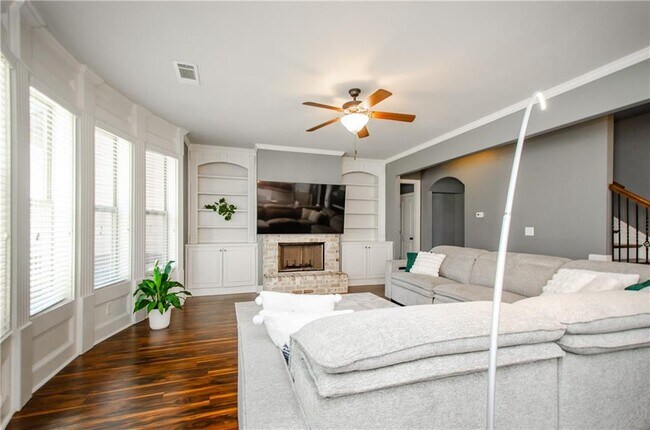 Building Photo - 4669 Sierra Creek Dr NE