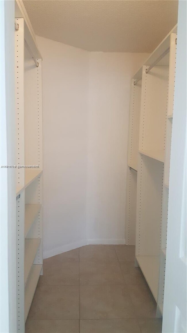 Building Photo - 731 Lyons Rd