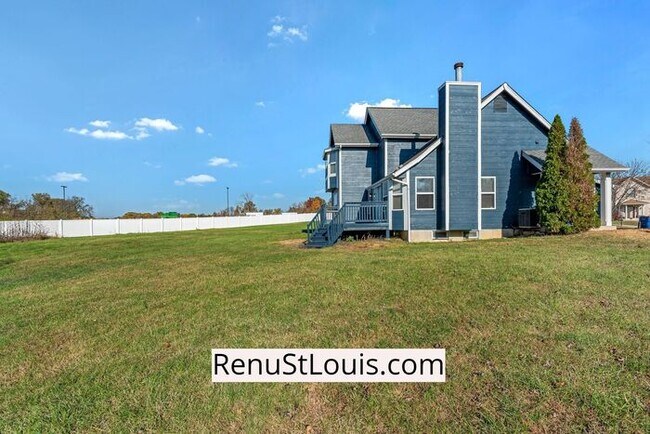 Building Photo - Now Available 3 bedroom 2.5 baths