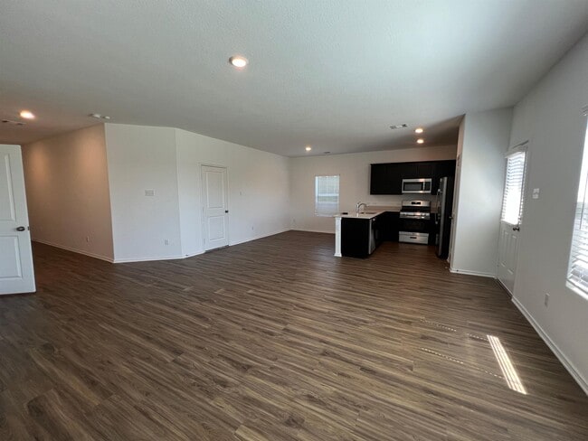 Building Photo - 300 Geode Glen