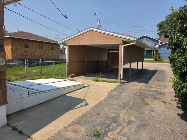 Building Photo - Centrally Located Three-Bedroom, Two-Bathroom House for Rent!