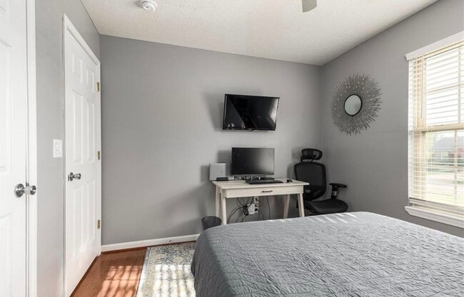 Building Photo - 3BR/2BR Home For Rent - Fenced Back Yard w...
