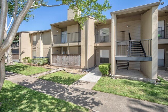 Primary Photo - 3300 Pebblebrook Dr