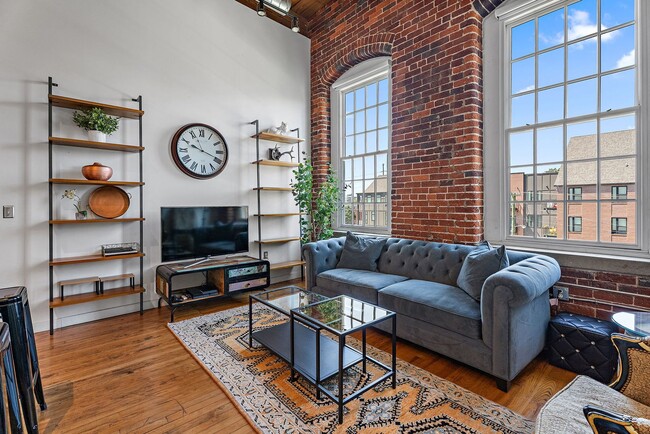 Building Photo - Breathtaking Historic Loft in the Heart of...