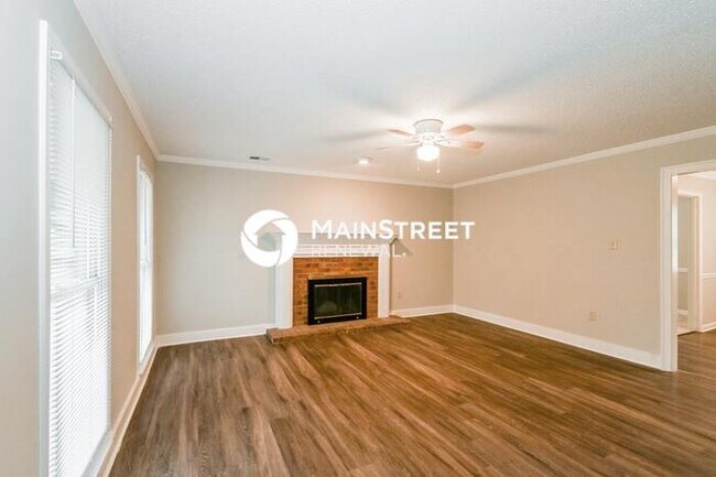 Building Photo - 4 Bedroom Pet-Friendly Home in MEMPHIS, TN with Main Street Renewal