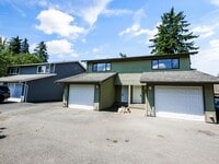Building Photo - 2 BED & 1.5 BATH DUPLEX FOR RENT