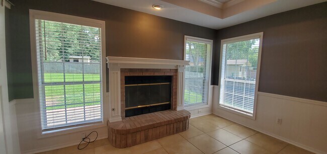 Building Photo - 18257 Springmill Ct