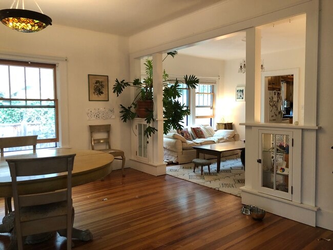 Building Photo - 1209 W Mountain Ave